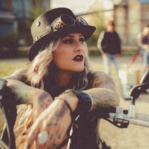 Meet your Posher, Joanie